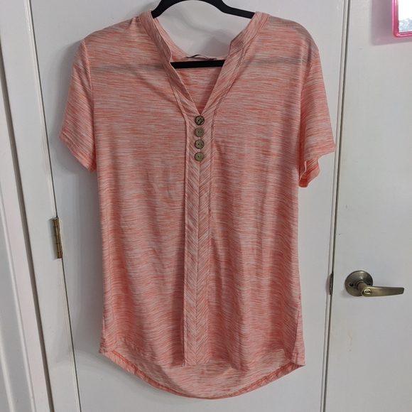 moqivgi Tops - Beautiful peach colored shirt in a size XL